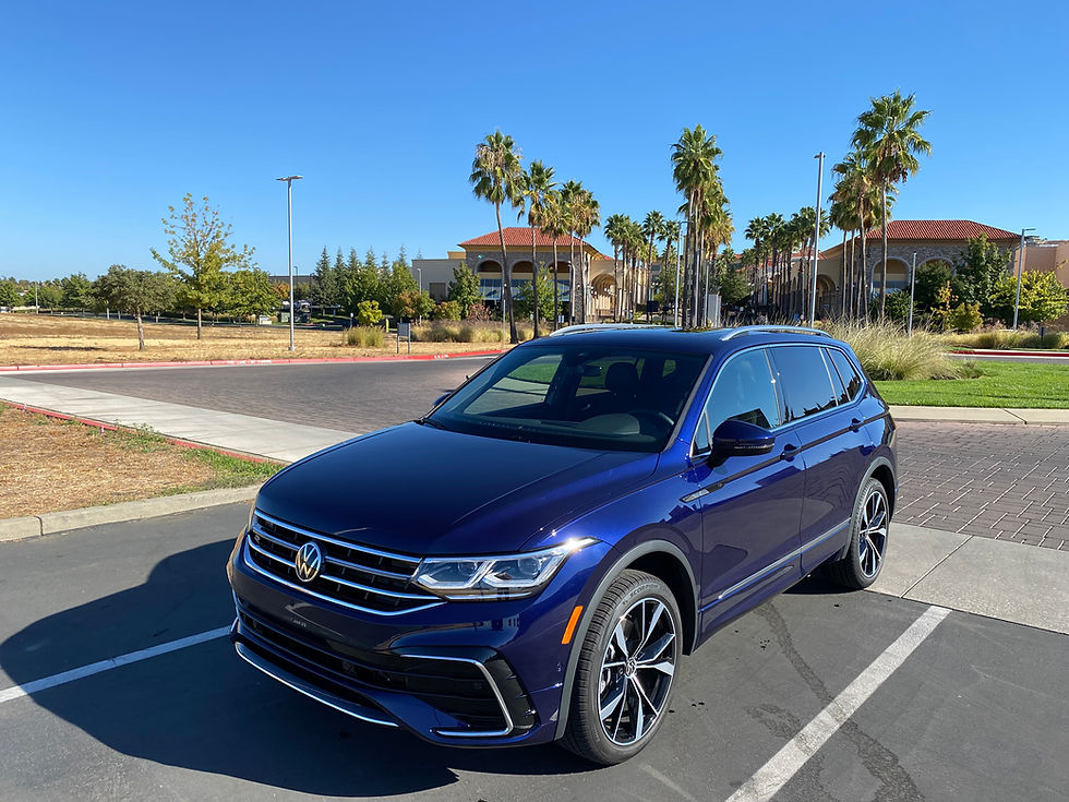 2022 Volkswagen Tiguan SEL 4MOTION front 3/4 view
