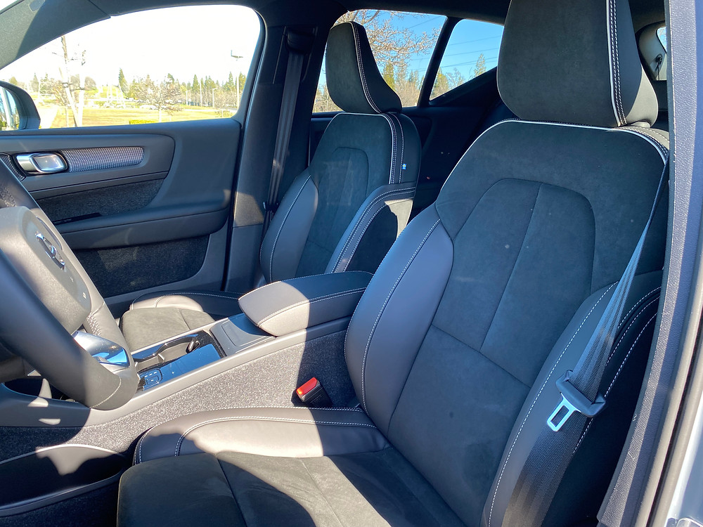 2022 Volvo XC40 Twin Recharge Ultimate front seats