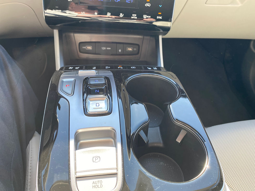 2022 Hyundai Tucson Limited PHEV AWD center console