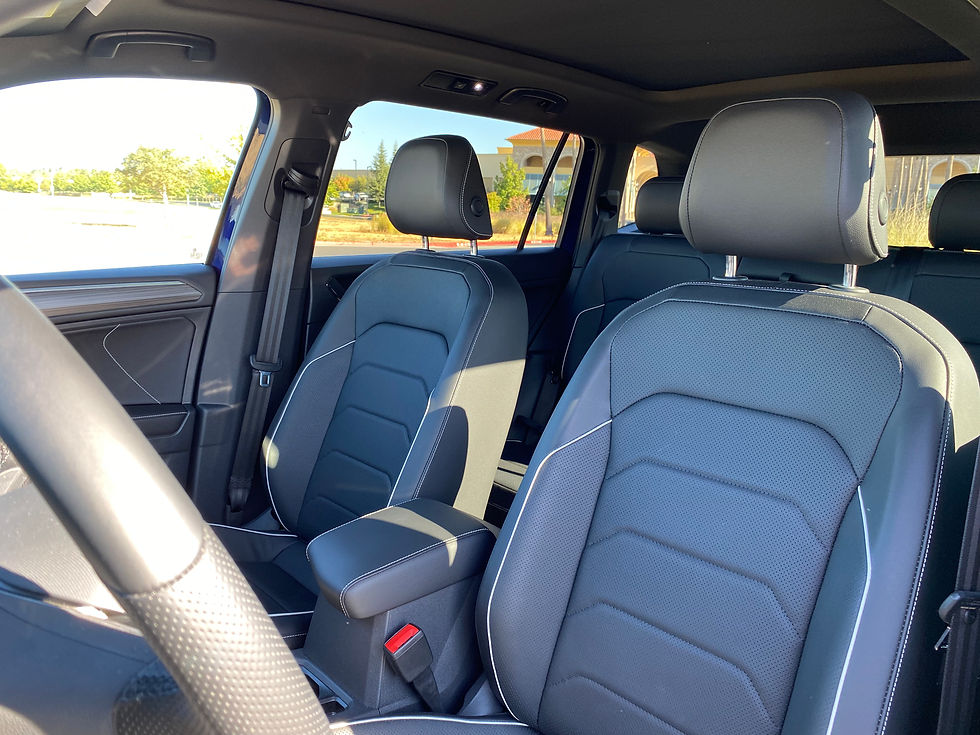2022 Volkswagen Tiguan SEL 4MOTION front seats