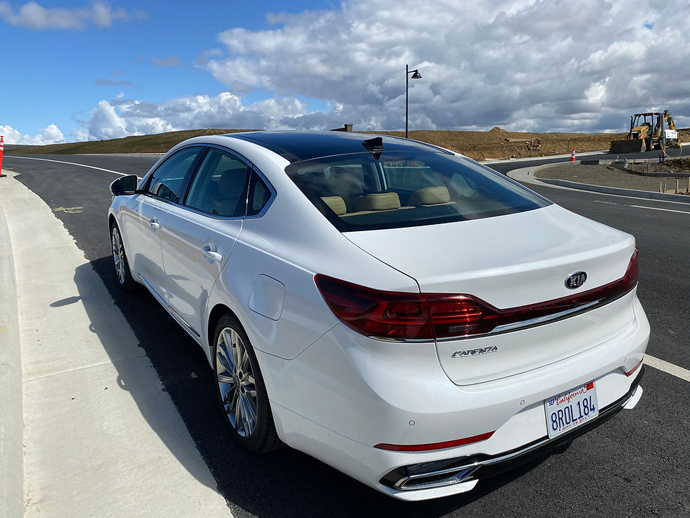 2020 Kia Cadenza Limited rear 3/4 view
