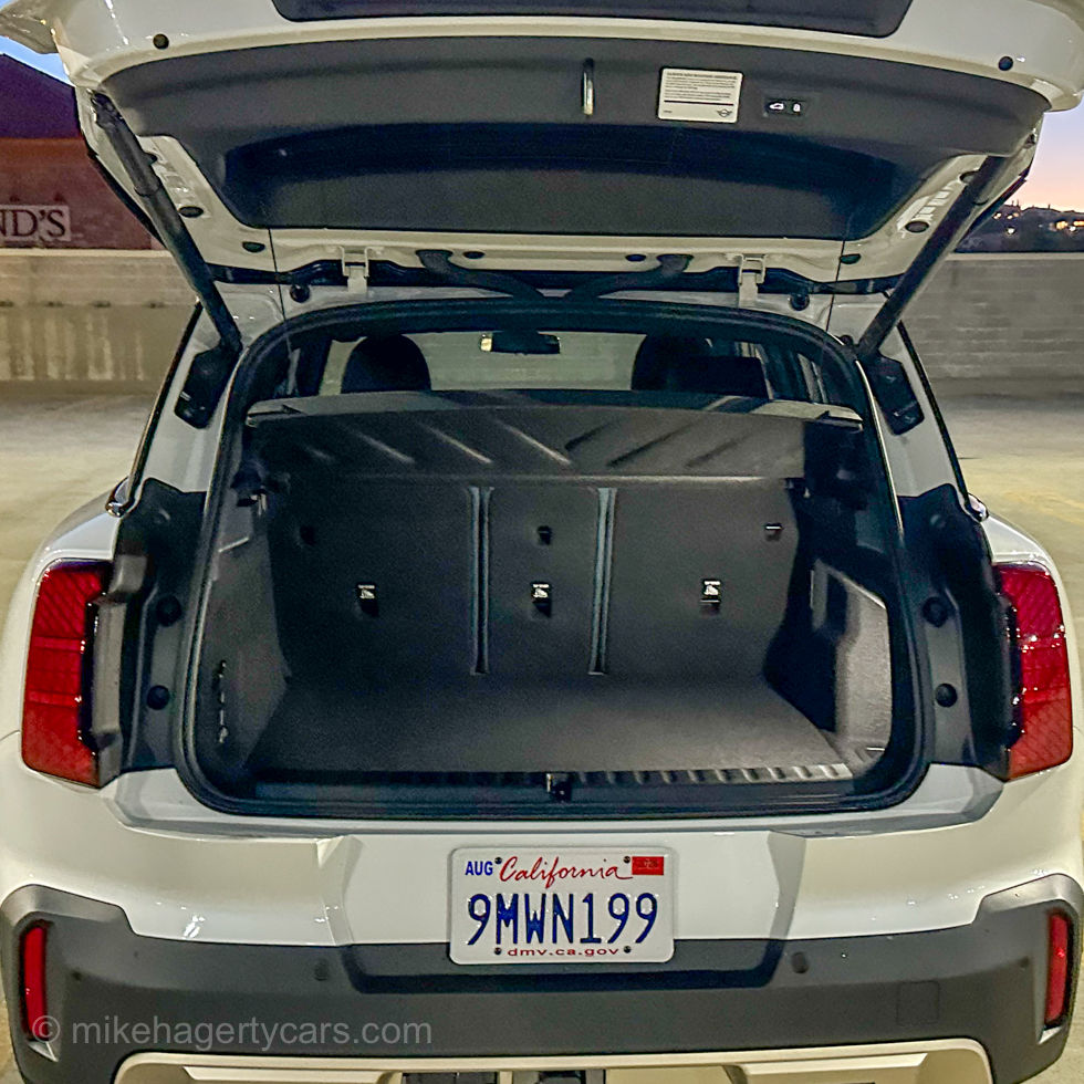 2025 MINI Countryman SE ALL4 cargo area