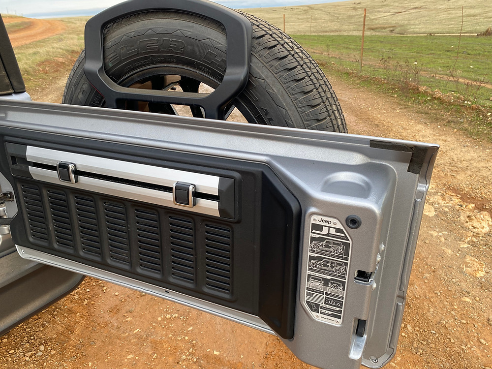 2021 Jeep Wrangler Unlimited Sahara inside tailgate