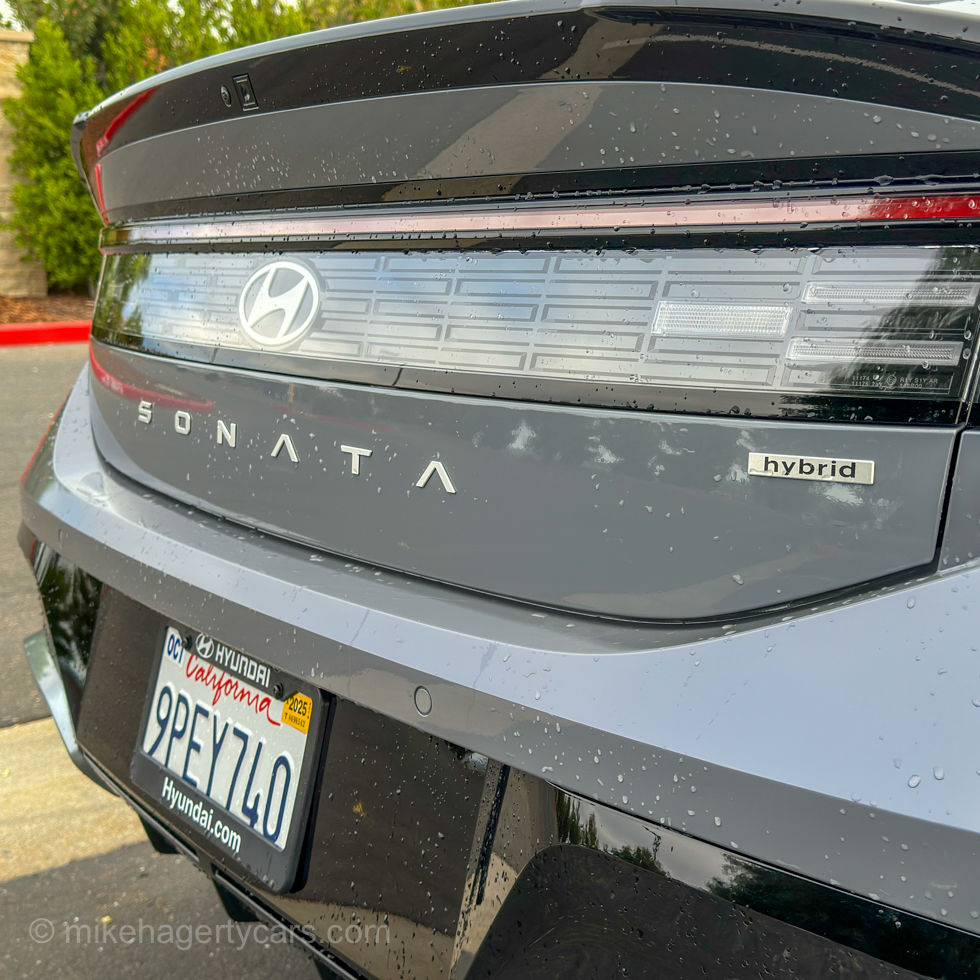 2025 Hyundai Sonata Hybrid rear badging