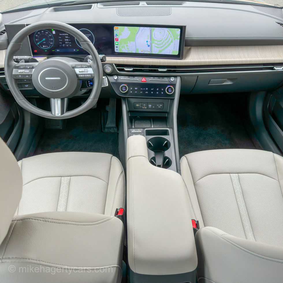2025 Hyundai Sonata Hybrid instrument panel