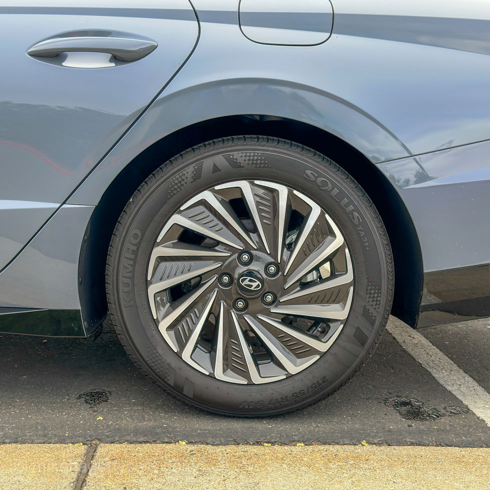 2025 Hyundai Sonata Hybrid wheel