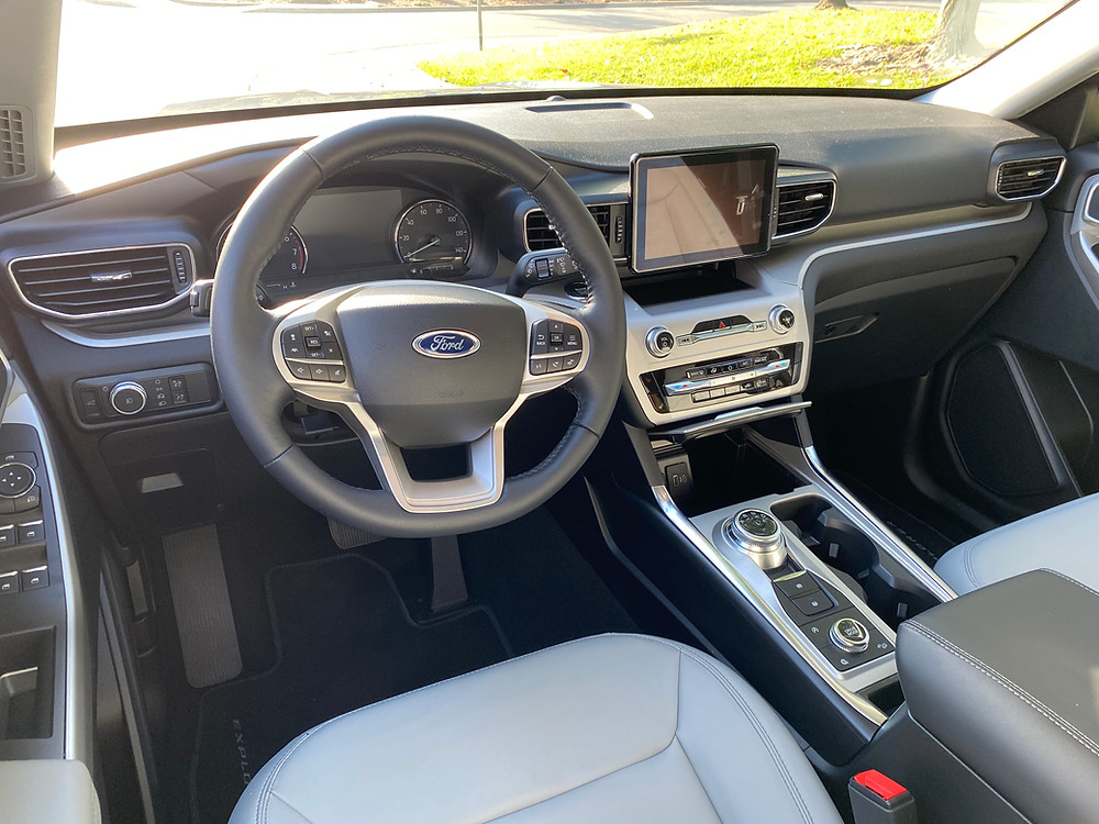 2021 Ford Explorer XLT 4WD instrument panel