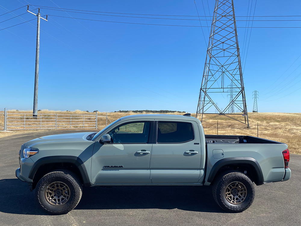 2022 Toyota Tacoma SR5 4X4 Double Cab side view