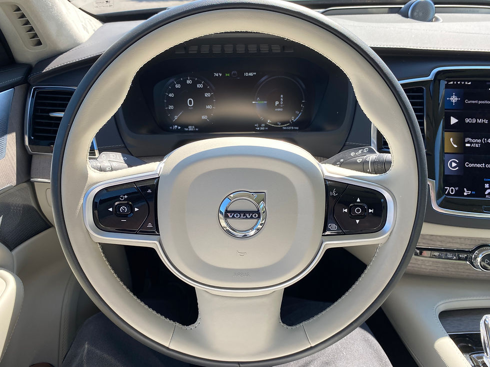 2022 Volvo XC90 Recharge T8 Inscription steering wheel and gauge cluster