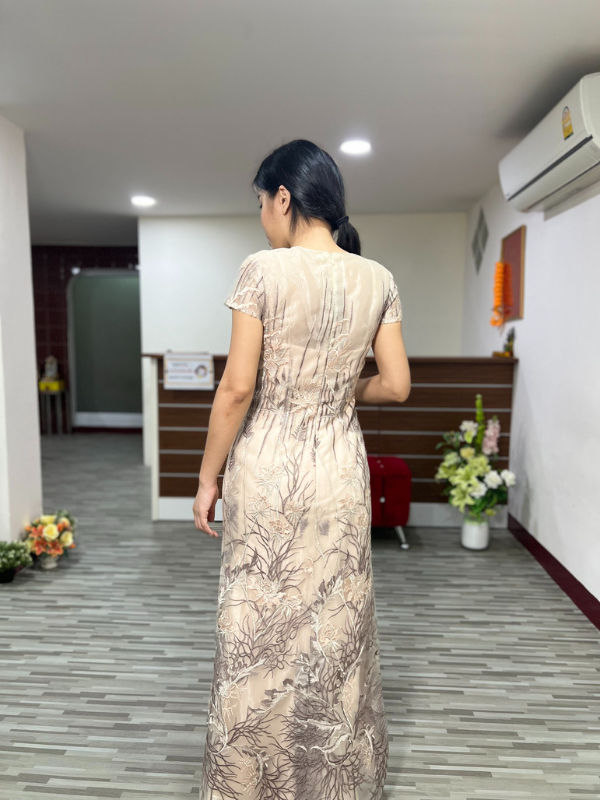 ภาพขนาดย่อ: ชุดแม่เจ้าบ่าว ชุดแม่เจ้าสาว Khunnine Dress |