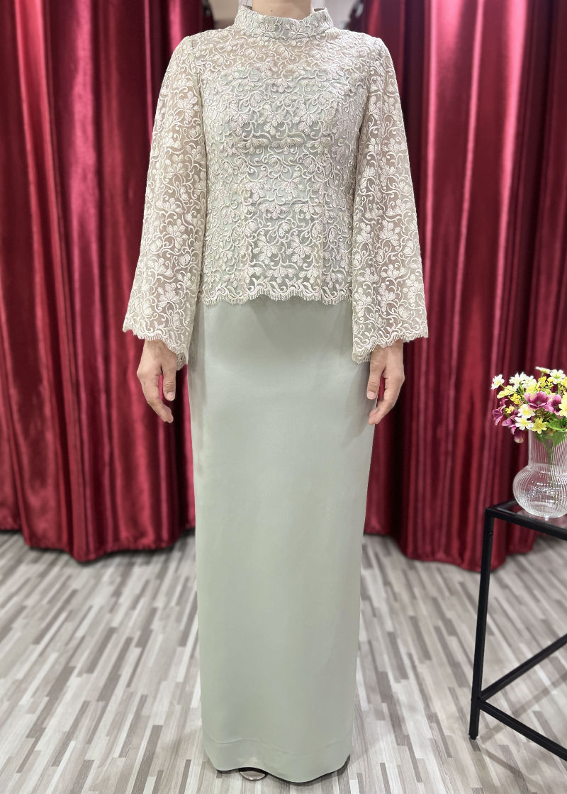 เช่าชุดแม่เจ้าบ่าว เช่าชุดแม่เจ้าสาว Khunnine Dress | ชุดลูกไม้เรียบหรู