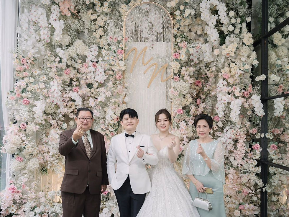 ชุดแม่เจ้าบ่าว ชุดแม่เจ้าสาว Khunnine Dress | ชุดสีเขียว พรางต้นแขน