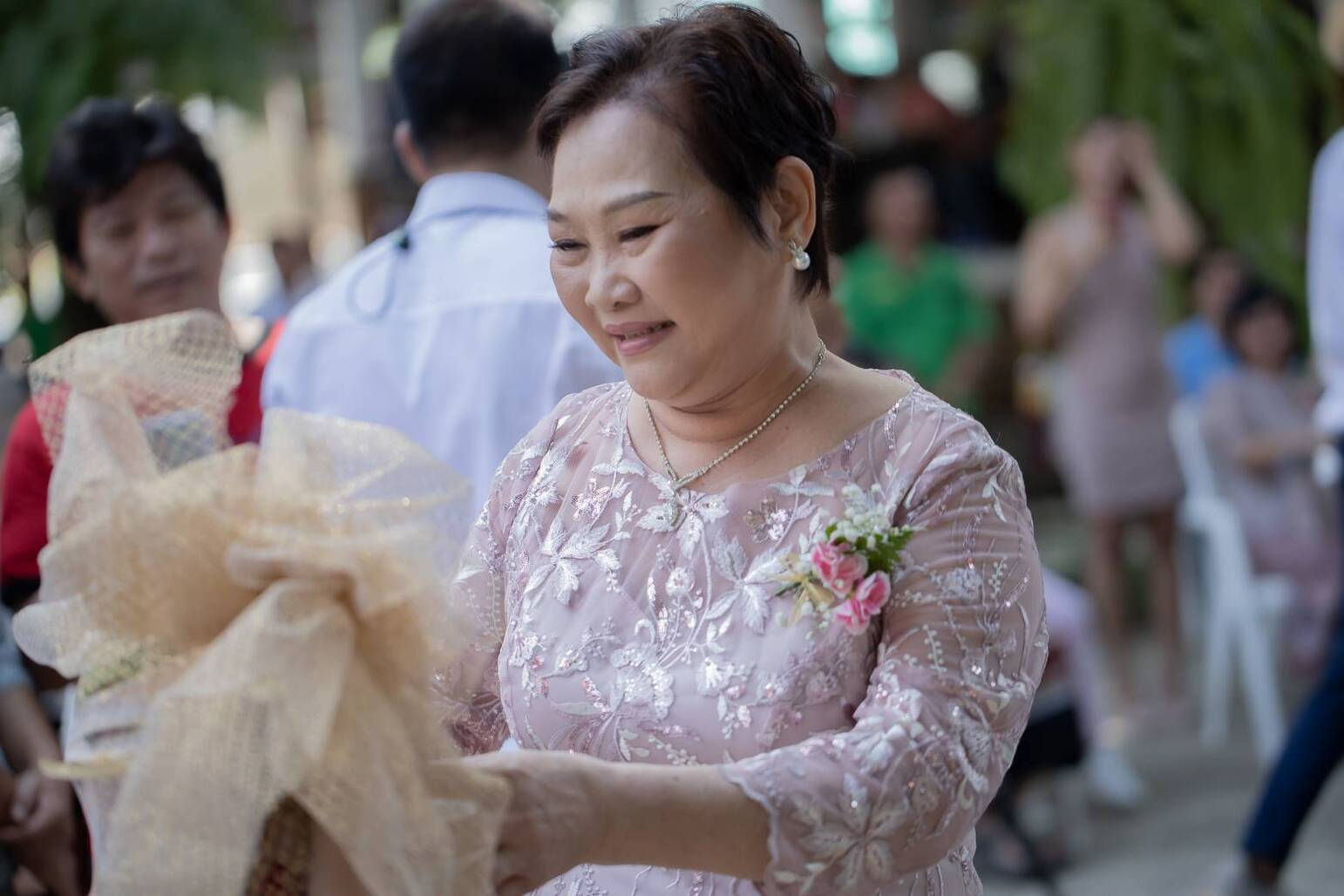 ชุดแม่เจ้าบ่าว ชุดแม่เจ้าสาว งานเช้า โทนสีชมพู