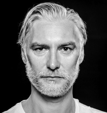 Aktor Mariusz Drężek