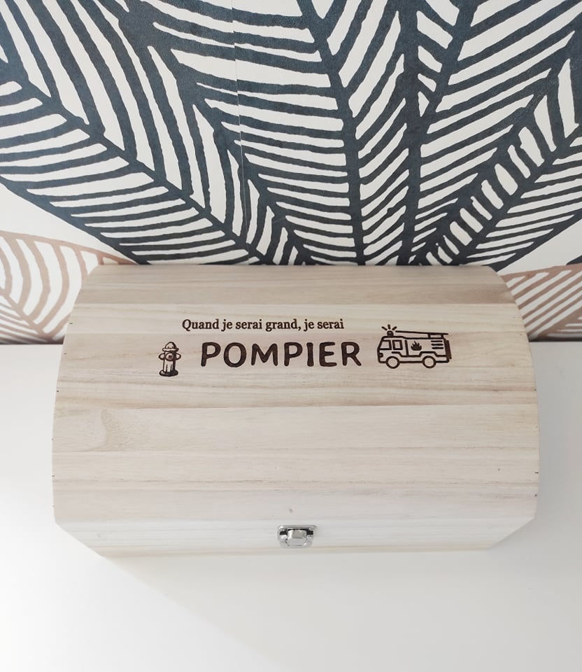 Miniature : Coffre avec couvercle bombé en bois personnalisé
