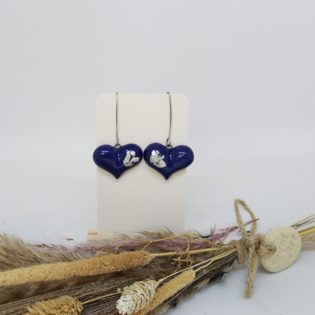 Blauwe Hart met zilverblad oorbel