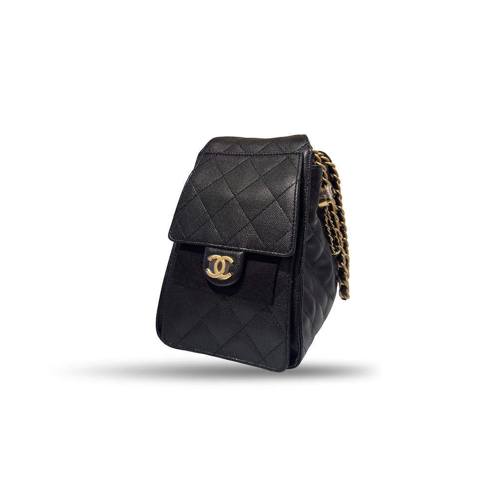 Chanel Pre-Owned Small Flap Bag schwarz Caviar-Leder, Seitenansicht rechts mit Goldkette und gestepptem Überschlag