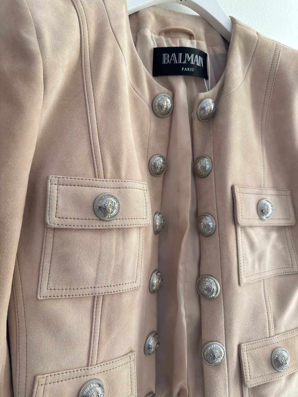 Miniaturbild: Balmain Jacke aus Lammleder mit Zierknöpfen und Schulterpolstern