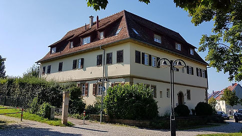 Ehemaliges Vogtei-Haus mit Dorflinde in Stuttgart-Weilimdorf, Fassadenansicht