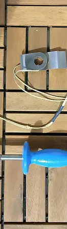 Fensteröffner zum schadenfreien Öffnen gekippter Balkontüren, Werkzeug des Schlüsseldiensts in Stuttgart