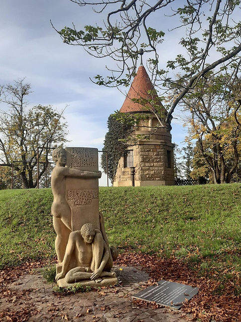 Schubart-Denkmal in Asperg, steinerne Büste auf Sockel
