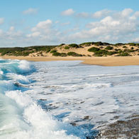 Spiagge della Sardegna: Scopri Piscinas: Dove il deserto incontra il mare selvaggio.
