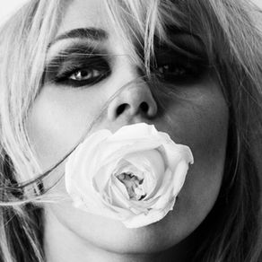 Miley entra na pista de Madonna e entende exatamente que horas são