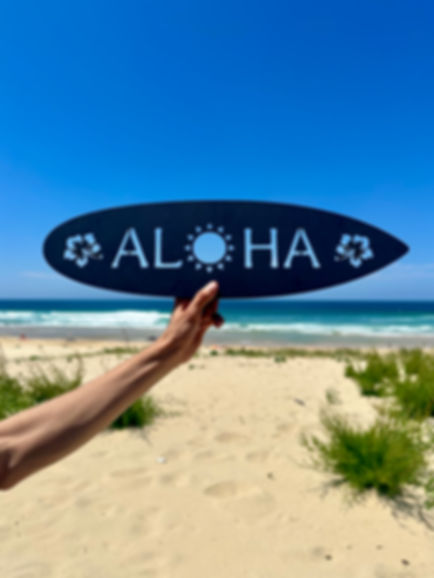 Décoration murale en bois noir - Planche de surf ALOHA