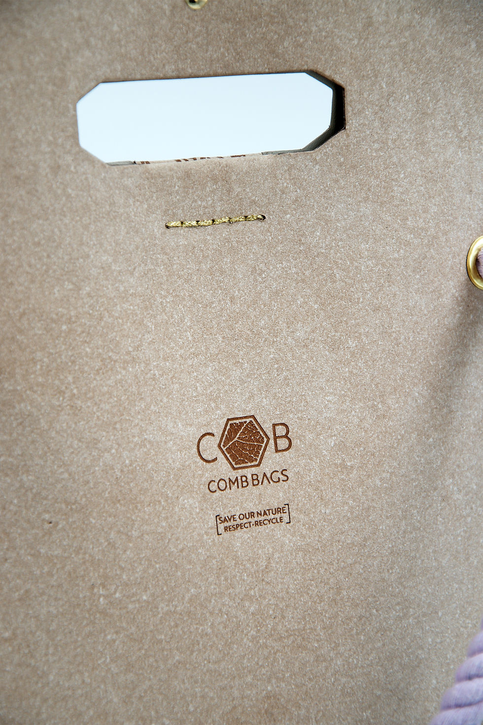 Miniaturbild: Combbags - Rucksack - Umhängetasche - recyceltes Leder - Logo