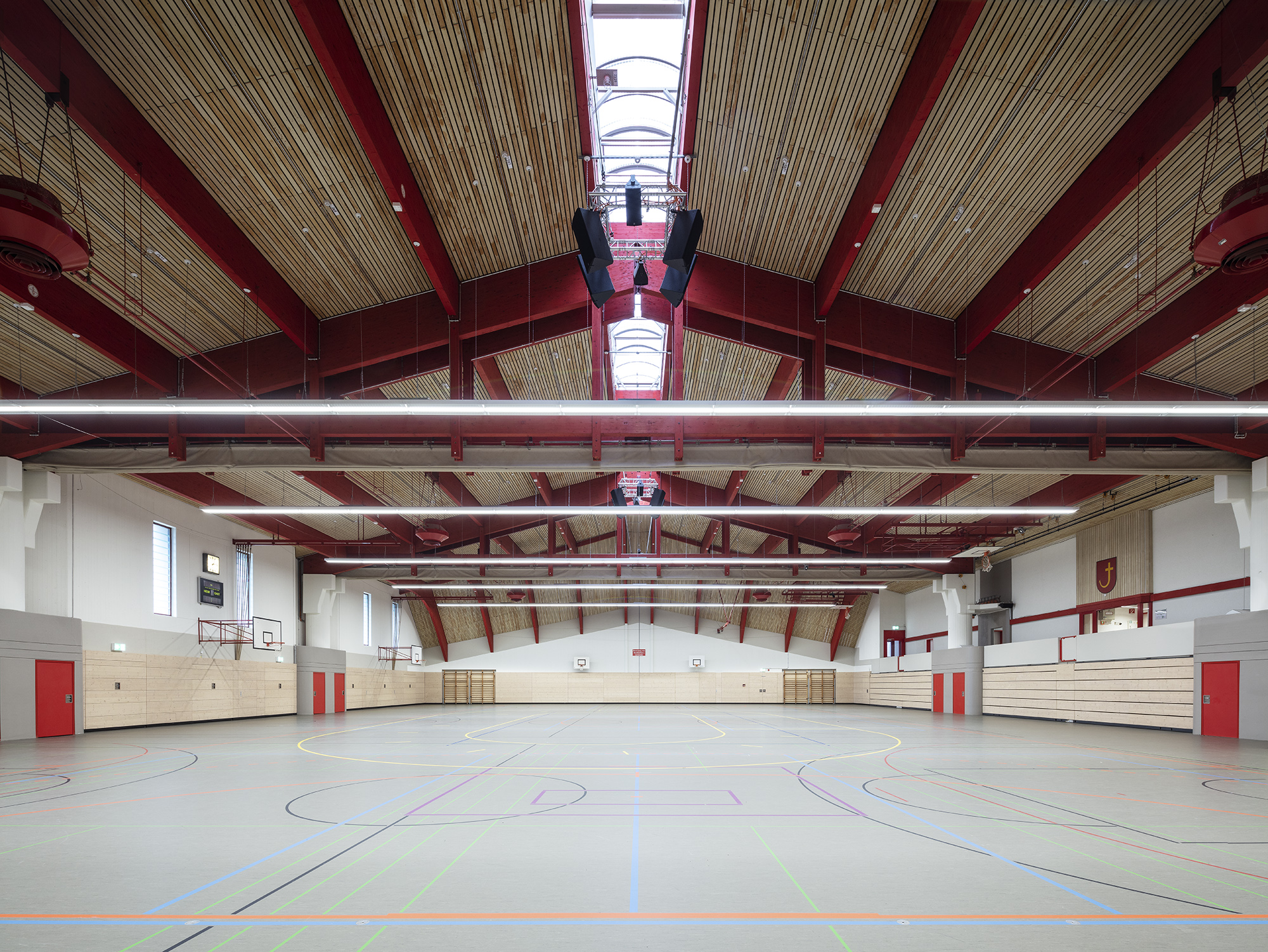 10_AA_0603+10_leer und Tribüne eingefahren.jpg