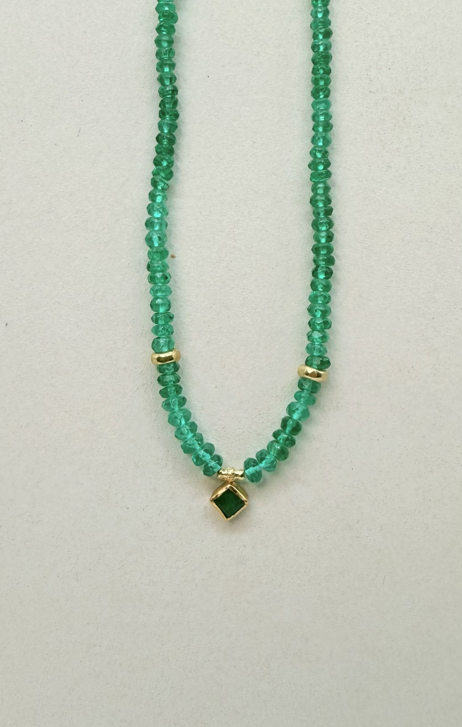 Emerald necklace with emerald pendant