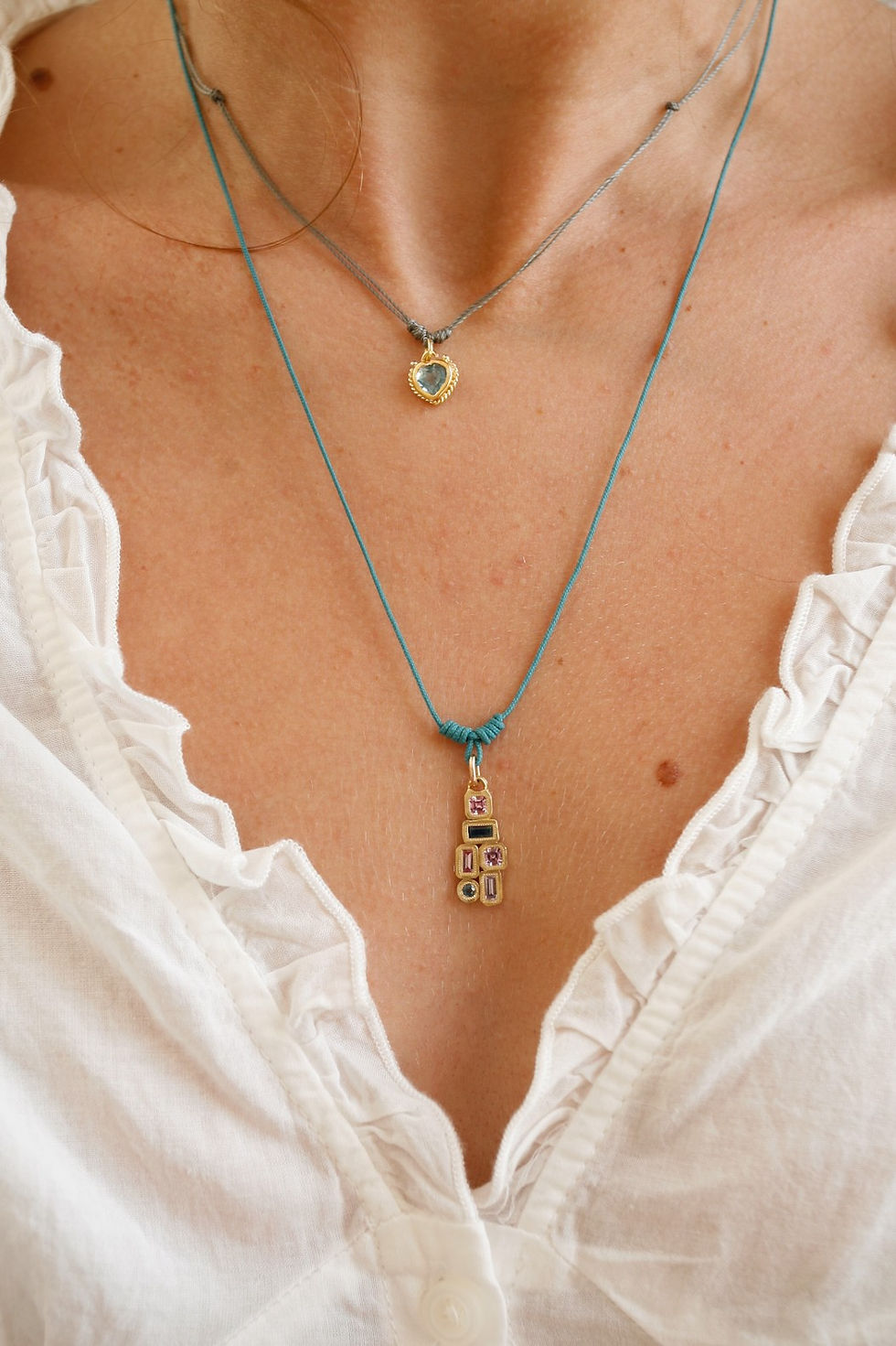 Thumbnail: Geometric composition of 6 gemstones