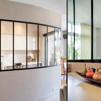 Rénovation partielle: pièce de vie principale et 2 chambres.
Design d'une verrière cintrée de séparation entre cuisine et salon.
Modernisation de la cheminée
Dessin de la bibliothèque
Rénovation de la salle de bain
Coordination du chantier
Sélection des matériaux et décoration