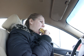 Are You Being Sabotaged by These 7 Super Common Eating Habits?