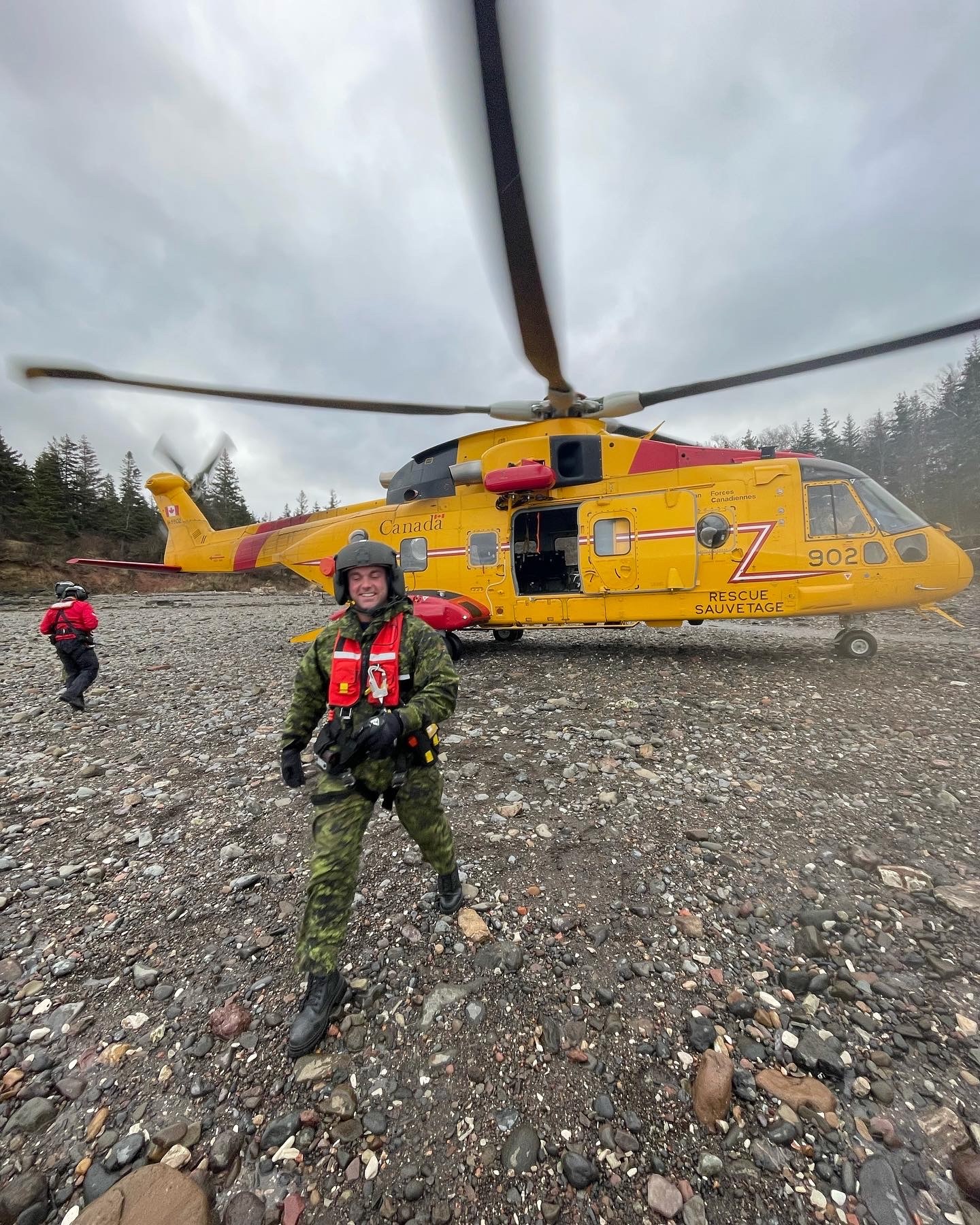 Eric Hurtubise during a Canadian Armed Forces rescue helicopter operation