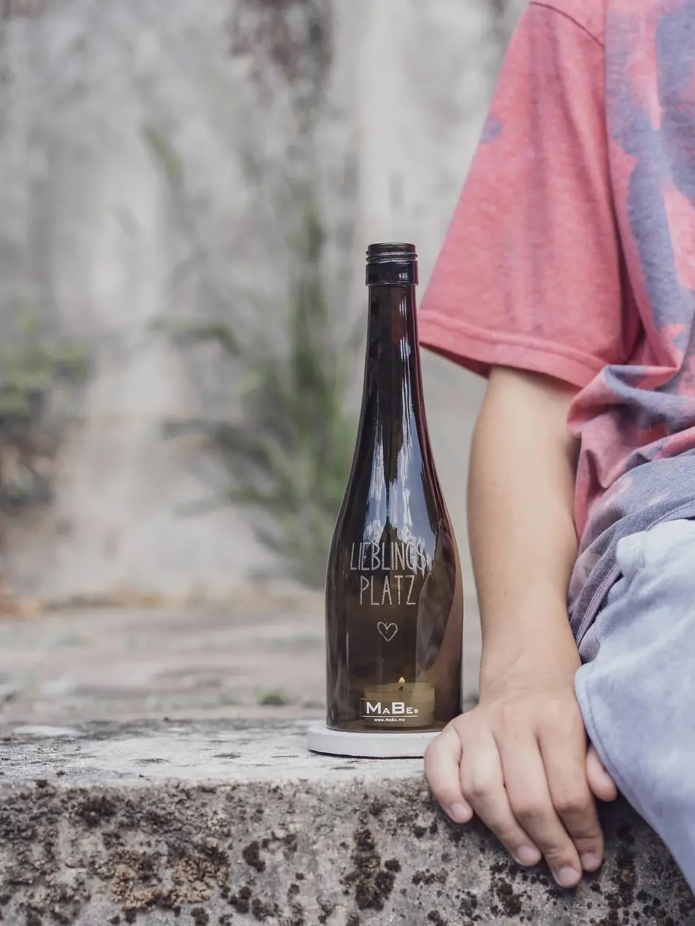 Windlicht_Lieblingsplatz_Gravur_Schlegel_oliv_schwarzer_Untersetzer_-_MaBe_-4222870_1400x.