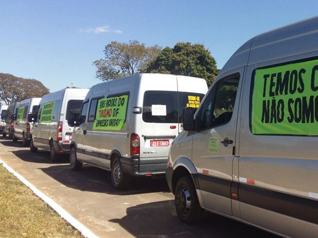 Motoristas de vans fazem carreata em Brasília contra resolução da ANTT