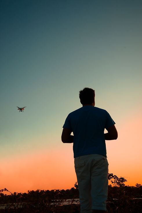Fotografia aérea com drone no fim de tarde