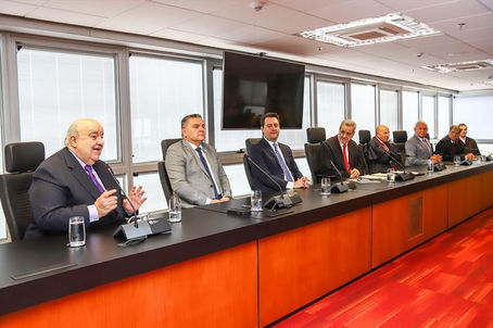 No Ministério Público, Greca destaca união de poderes contra pandemia