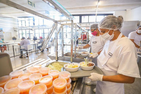 Oferta de refeições gratuitas cresce 250% com novos espaços e horários