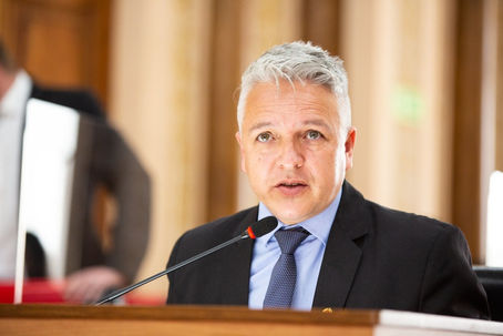 Plenário retira sanções de regulamentação de banheiros-família