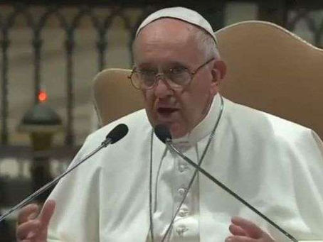 Papa pede oração mundial e diz que dará bênção especial