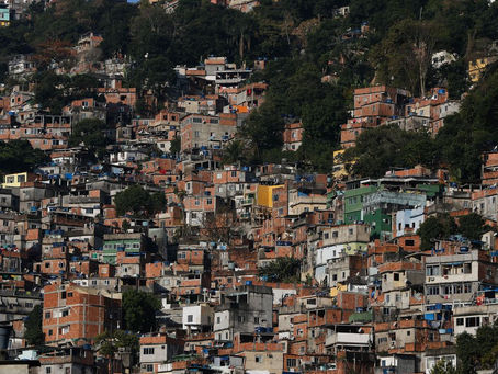 Duas em cada três favelas no país estão a menos de 2 km de hospitais