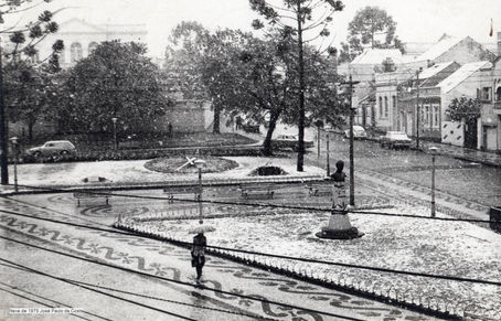 CURITIBA AMANHECEU BRANCA