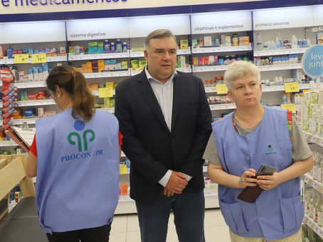 Procon-PR notifica comércio por preços de álcool em gel e máscaras