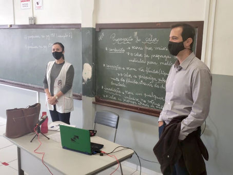 Duzentos colégios da rede estadual retornaram às aulas presenciais nesta segunda-feira