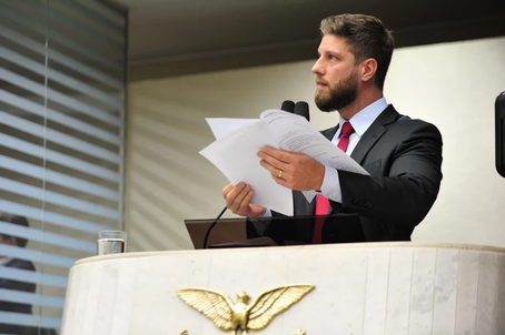 Em resposta a Requião Filho, Governo assume que desamparou os jovens aprendizes durante a pandemia