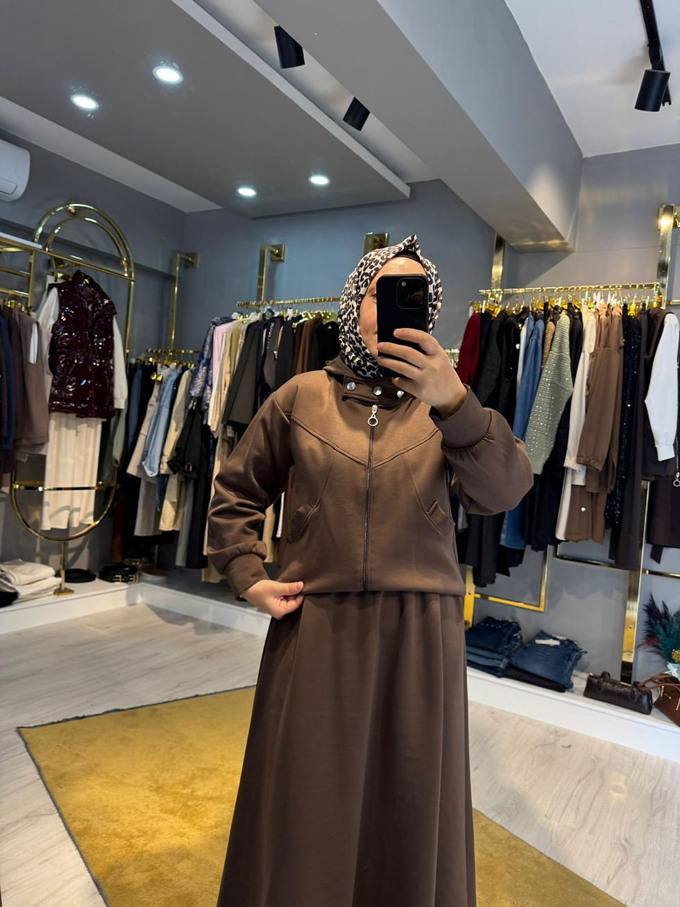 Küçük resim: Spor etekli takım