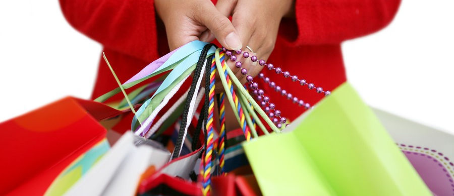 s3-news-tmp-178181-woman_holiday_shoppin