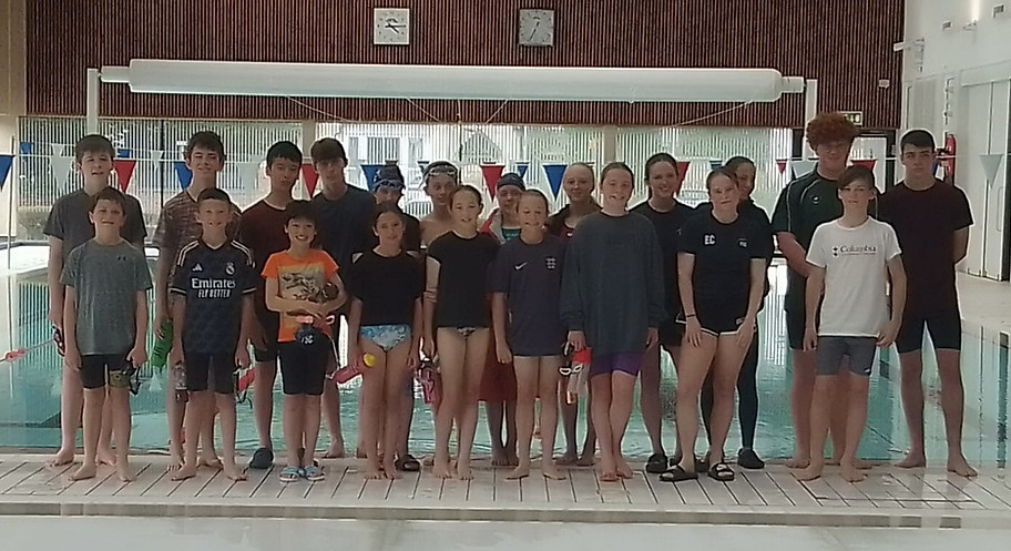 The 2024 team photo, 21 swimmers arranged in two rows